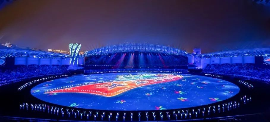 今年会·(jinnianhui)金字招牌集团董事长李军受邀出席华中科技大学第十六届企业家论坛，并发表演讲