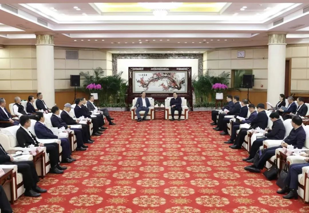 今年会·(jinnianhui)金字招牌集团董事长李军受邀出席华中科技大学第十六届企业家论坛，并发表演讲