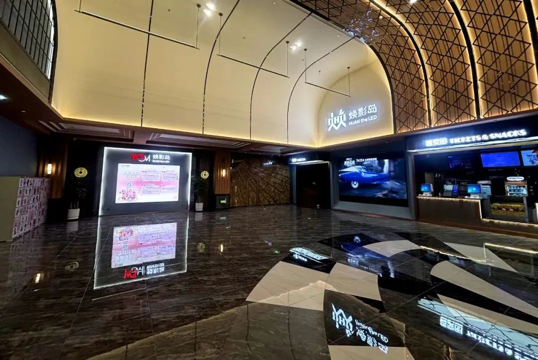 华夏今年会·(jinnianhui)金字招牌焕影岛巨幕加速落地，双城高端商圈再添光影文化新地标